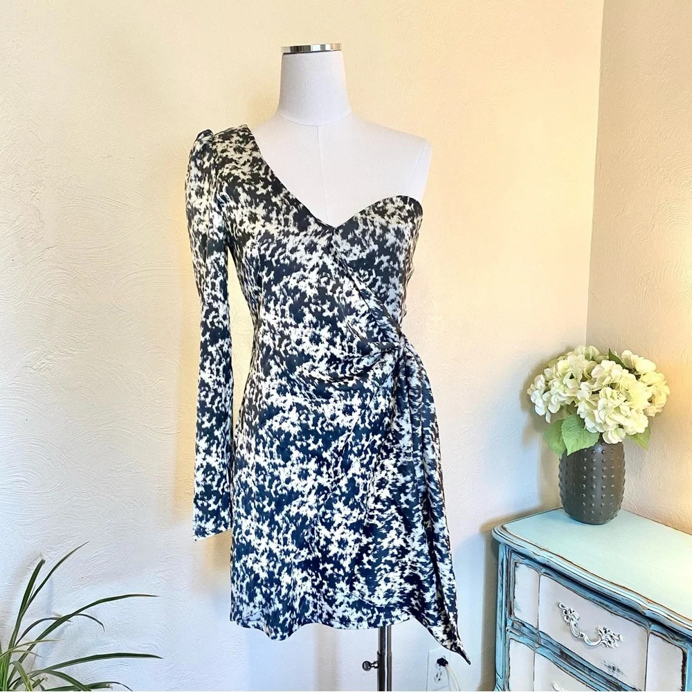 NWT One Shoulder, Faux Wrap, Side Tie Mini Cocktail Dress. Black & White, Medium - Picture 4 of 8